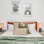 West Beach Hideaway - A Relaxed Coastal Locale
