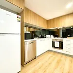 Urban Sanctuary In West Franklin With Pool & Gym