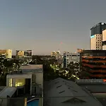Modern One Bedroom Apartment At Morphett Street