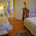 Water Bay Villa Bed & Breakfast