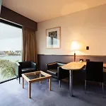 Lakes Hotel