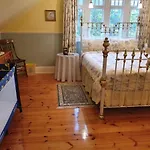 Water Bay Villa Bed & Breakfast