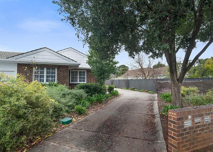Prime Location 2 Bed Renovated In Royston Park