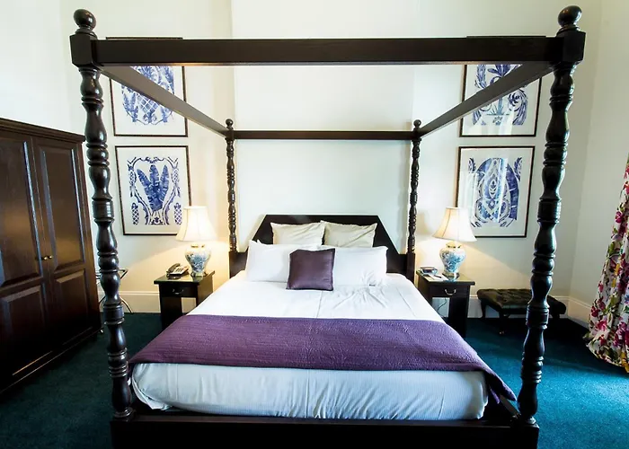 Largs Pier Hotel
