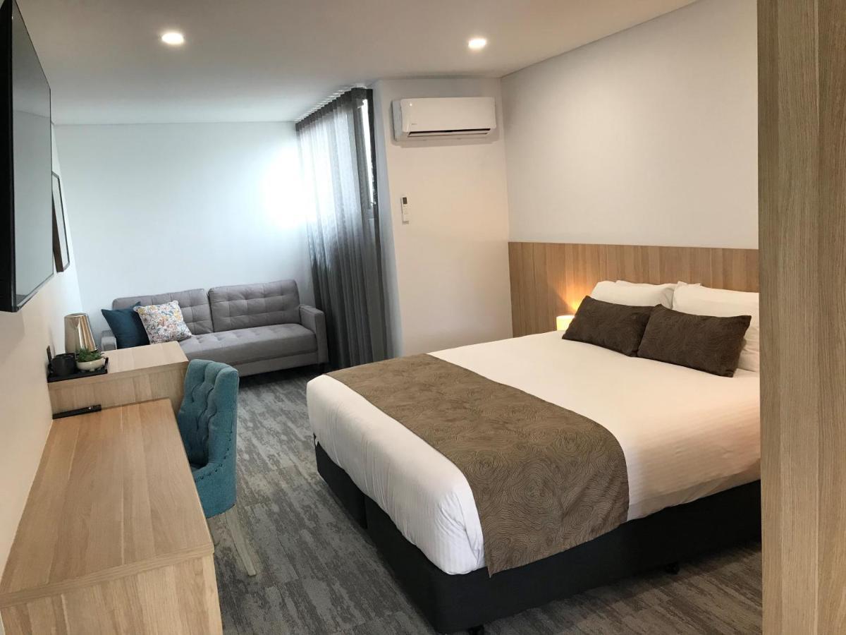 The Osmond & 4* Adelaide