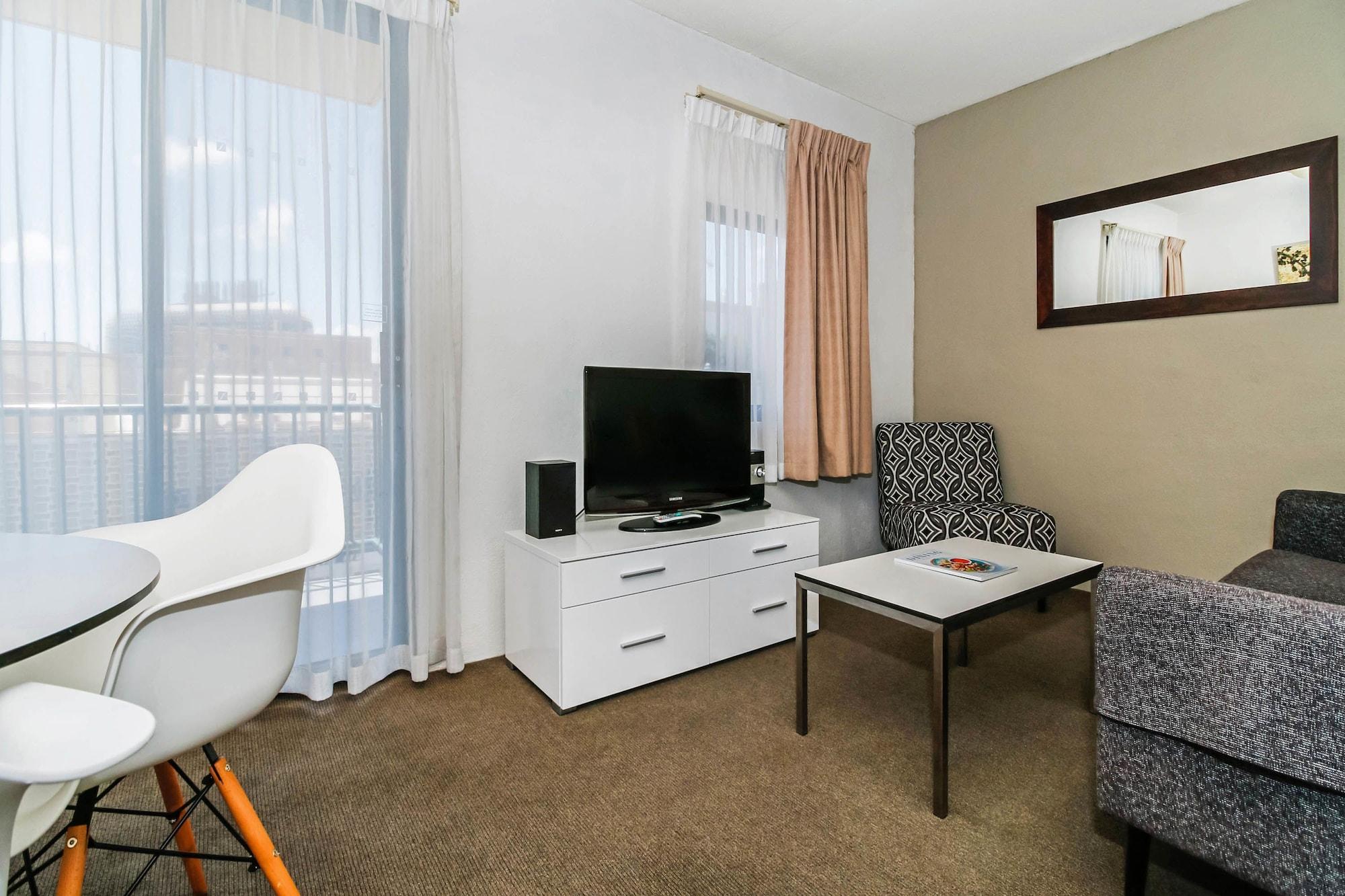 Aparthotel Breakfree 4*