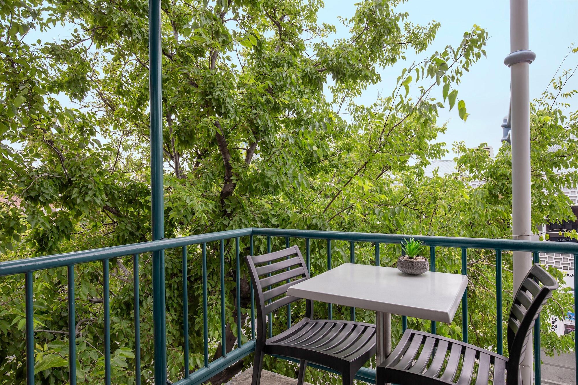 Breakfree Aparthotel 4*