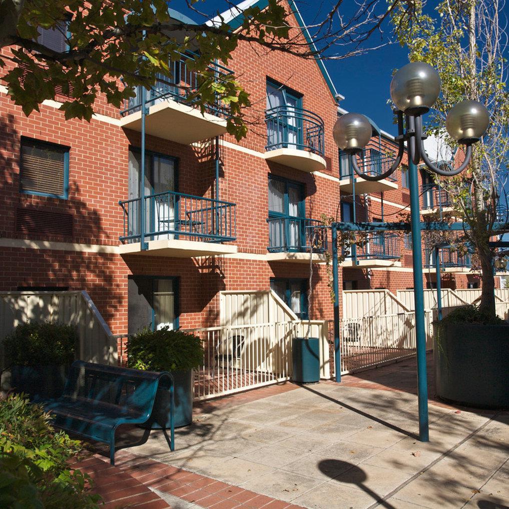 Aparthotel Breakfree 4*