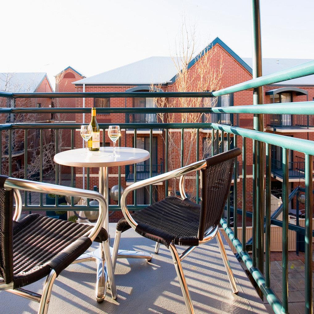 Breakfree Aparthotel 4*