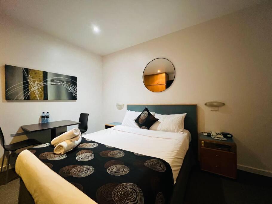 408 Lovely One Br Ex Ensuite In