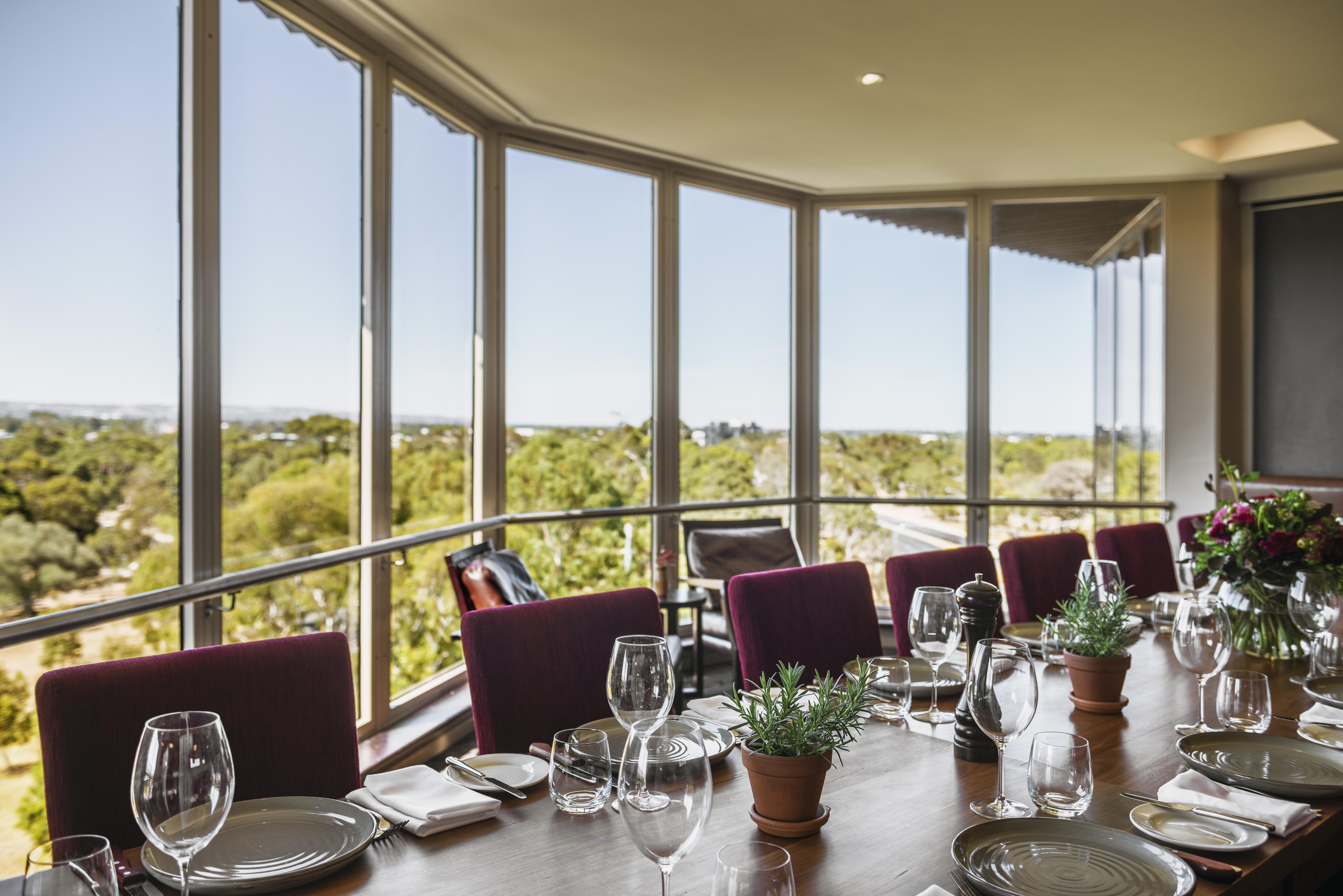 Hotel Rydges South Park 4*