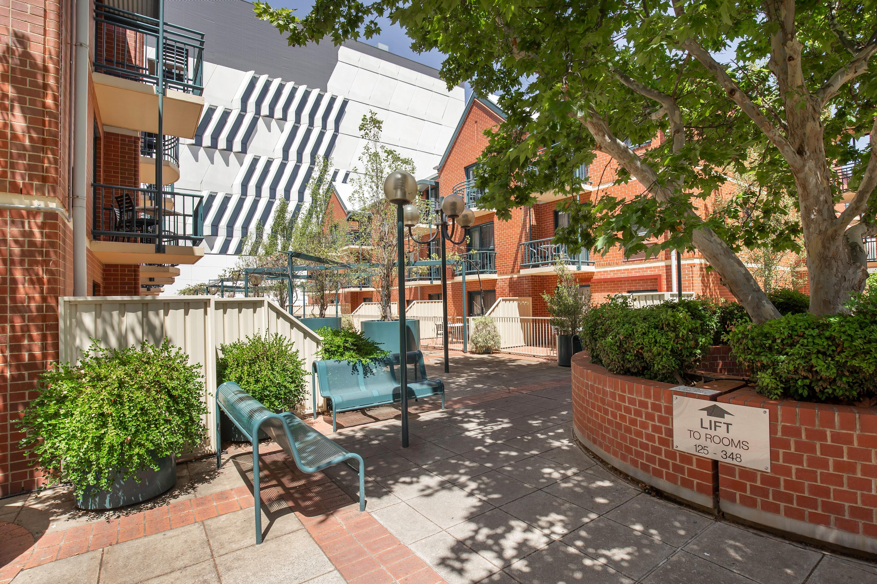 Breakfree Aparthotel 4*