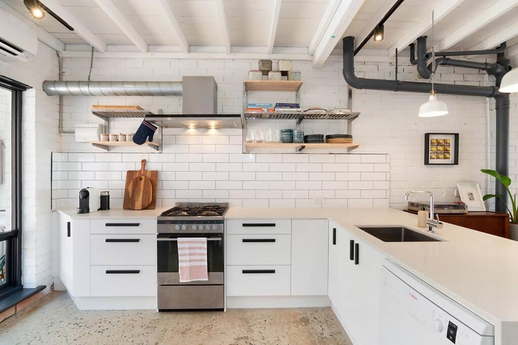 Stylish, Comfortable And Pet Friendly Home In The Heart Of Kensington Adelaide