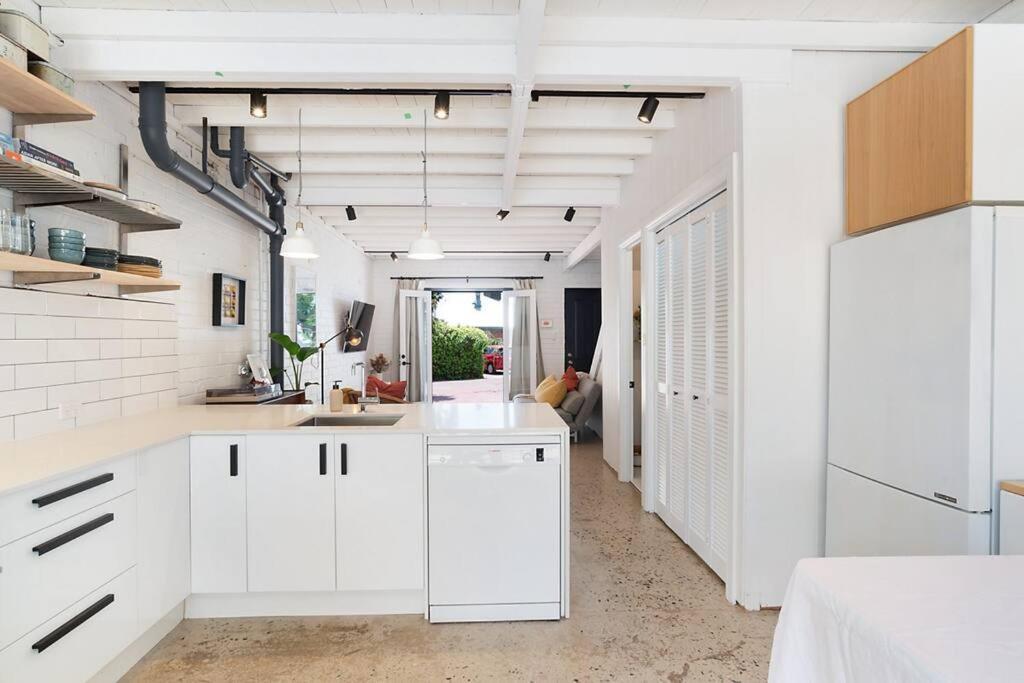 Stylish, Comfortable And Pet Friendly Home In The Heart Of Kensington *