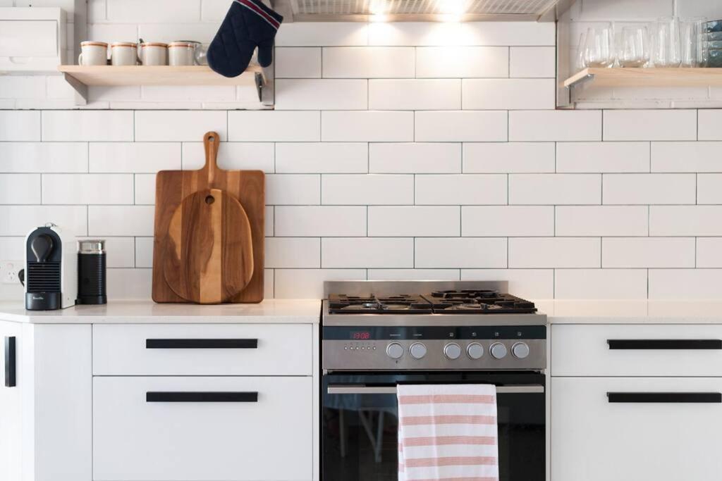 Stylish, Comfortable And Pet Friendly Home In The Heart Of Kensington Apartment *