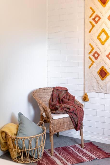 Stylish, Comfortable And Pet Friendly Home In The Heart Of Kensington