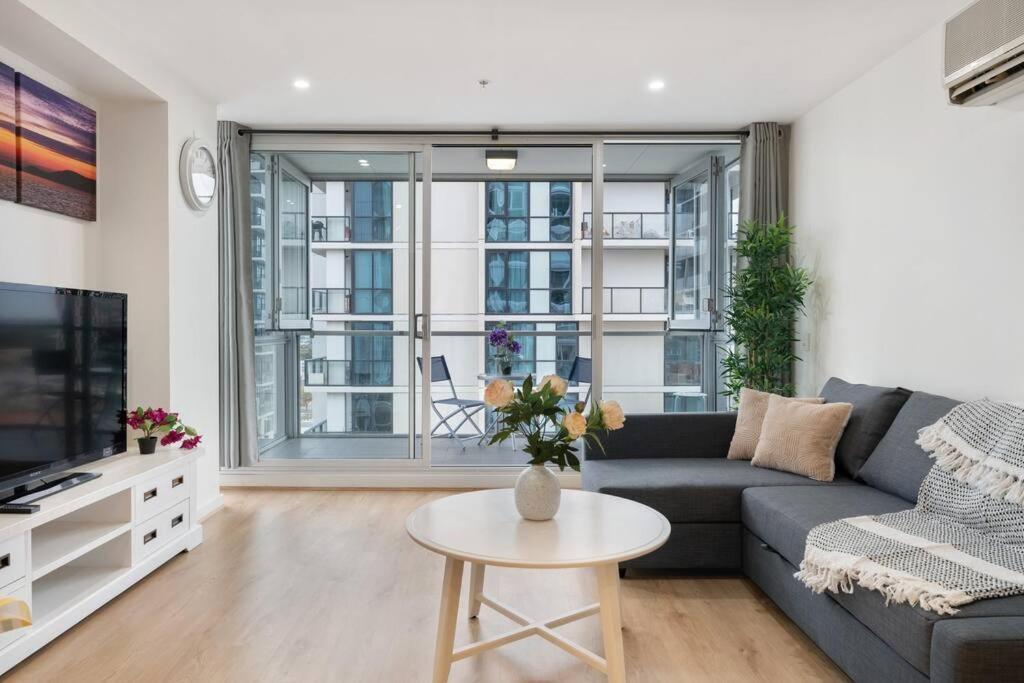 1br Cbd Apt - Pool-spa-free Carpark