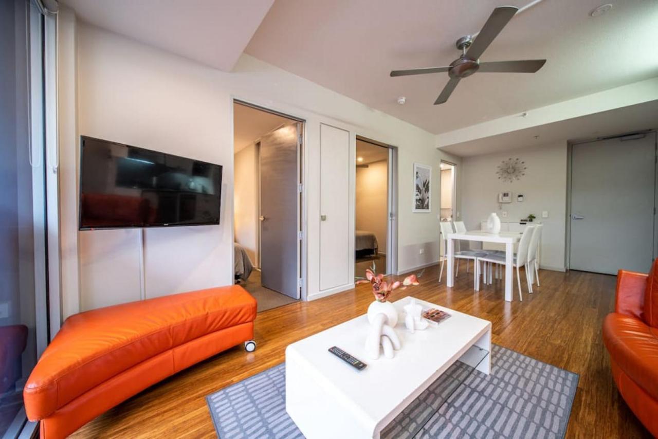 Huttside Luxury Secure Car Park Apartment