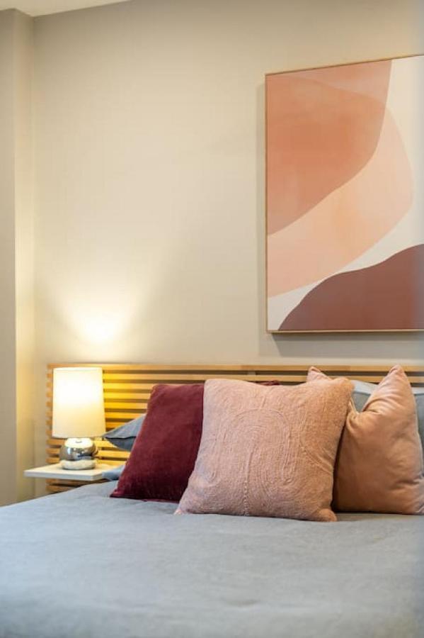 Huttside Luxury Secure Car Park Apartment Adelaide
