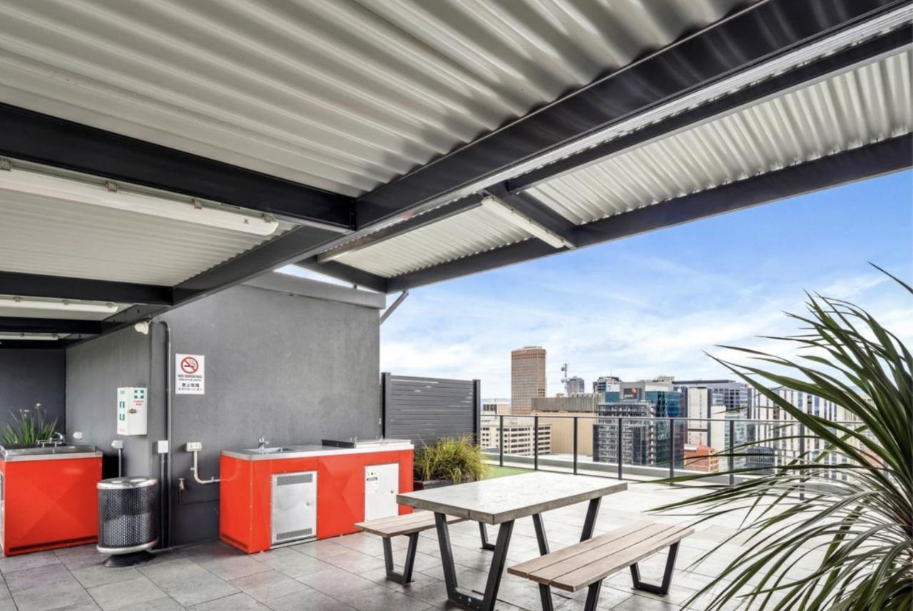 Skyline Serenity: Parking, Pool, Gym, Cinema Inc. * Adelaide