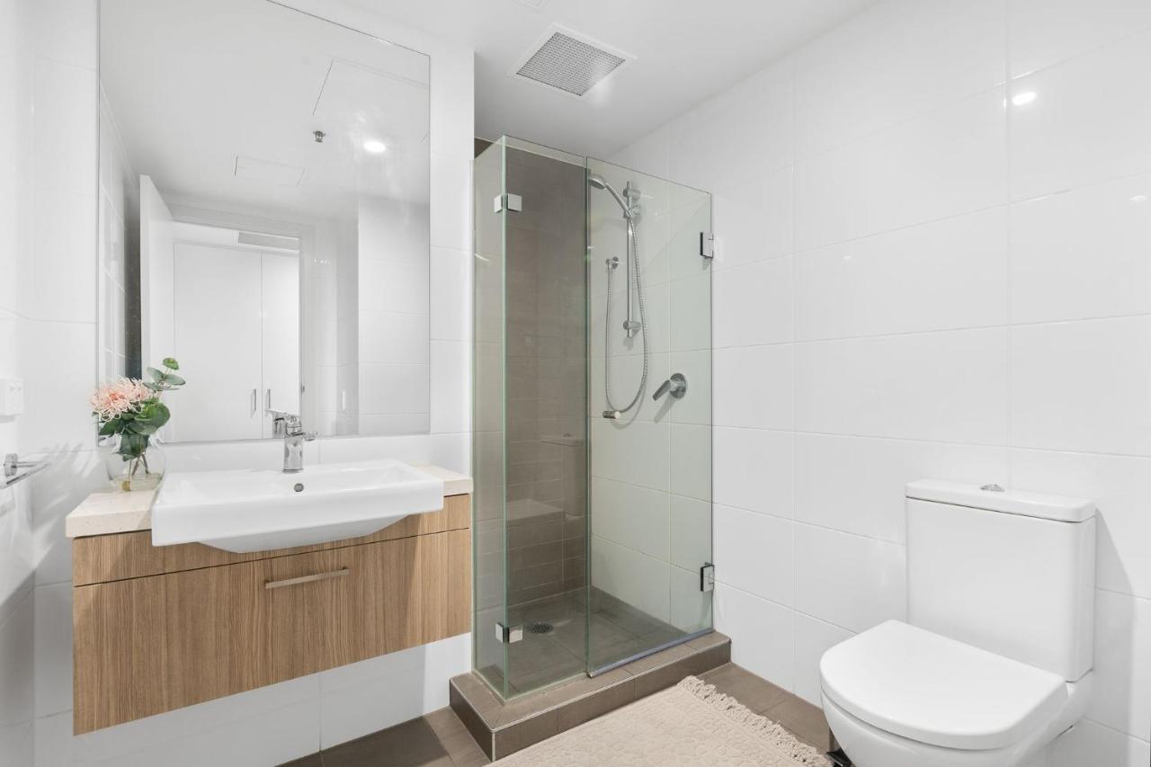 Apartment Skyline Serenity: Parking, Pool, Gym, Cinema Inc. *