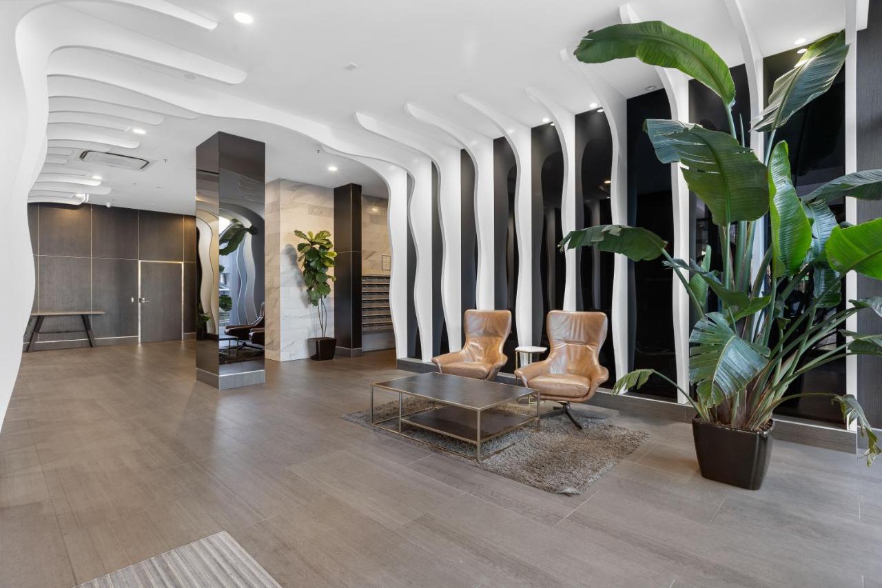 Skyline Serenity: Parking, Pool, Gym, Cinema Inc.