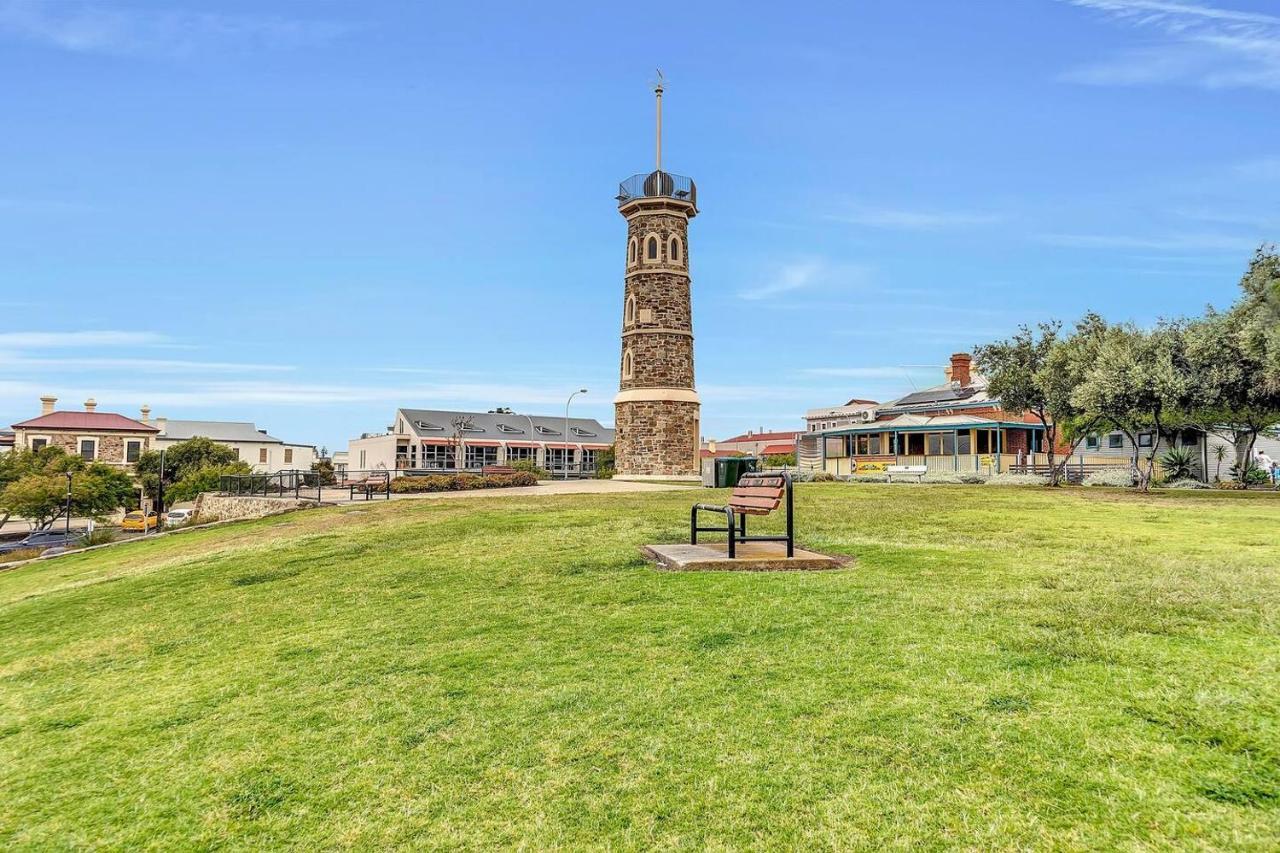 The Seaside Loft - A Breezy Beachside Lifestyle Apartment Adelaide
