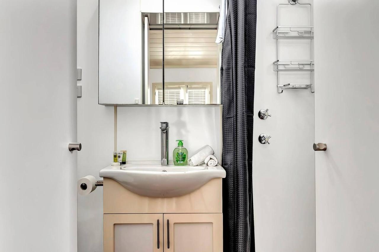 The Seaside Loft - A Breezy Beachside Lifestyle Apartment Adelaide