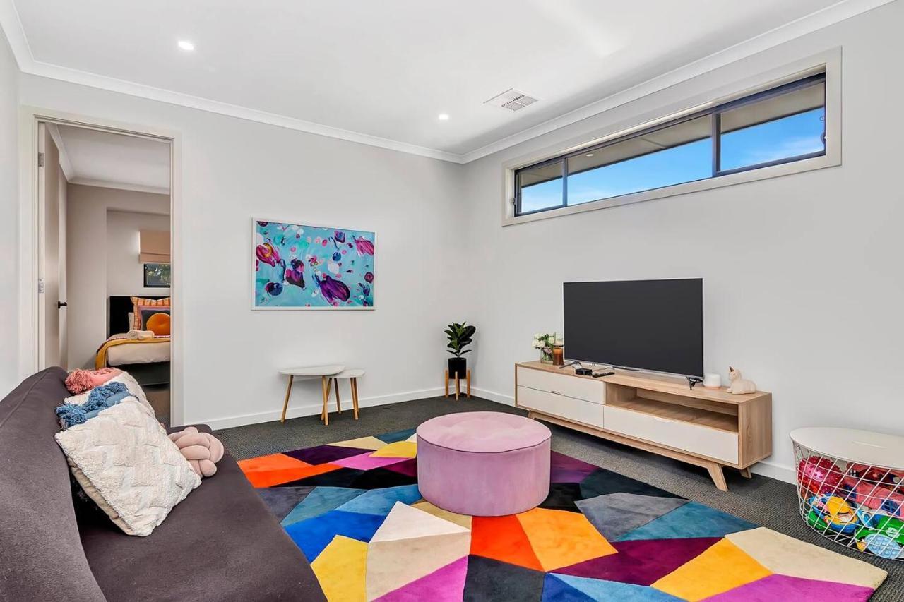 'brightly Brompton' A Family Delight By The Park Holiday home