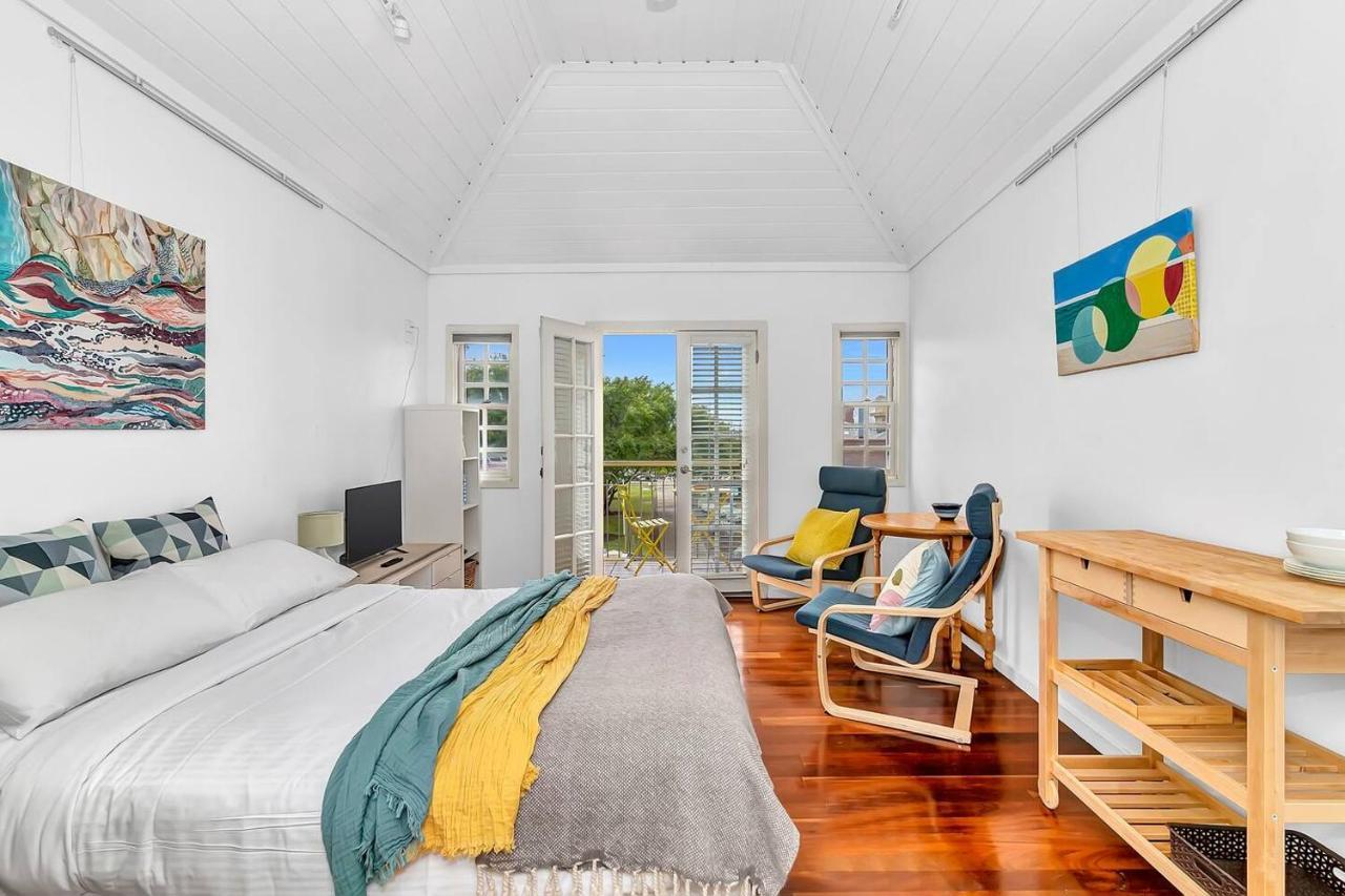The Seaside Loft - A Breezy Beachside Lifestyle Apartment Adelaide
