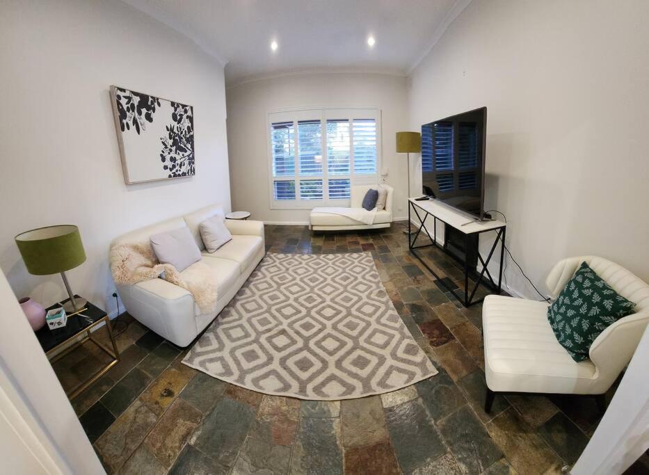 Beautiful And Cozy Apartment Adelaide