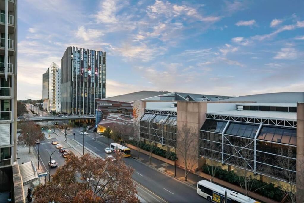 New Heights On North Terrace - 2br Cbd Views Pool *