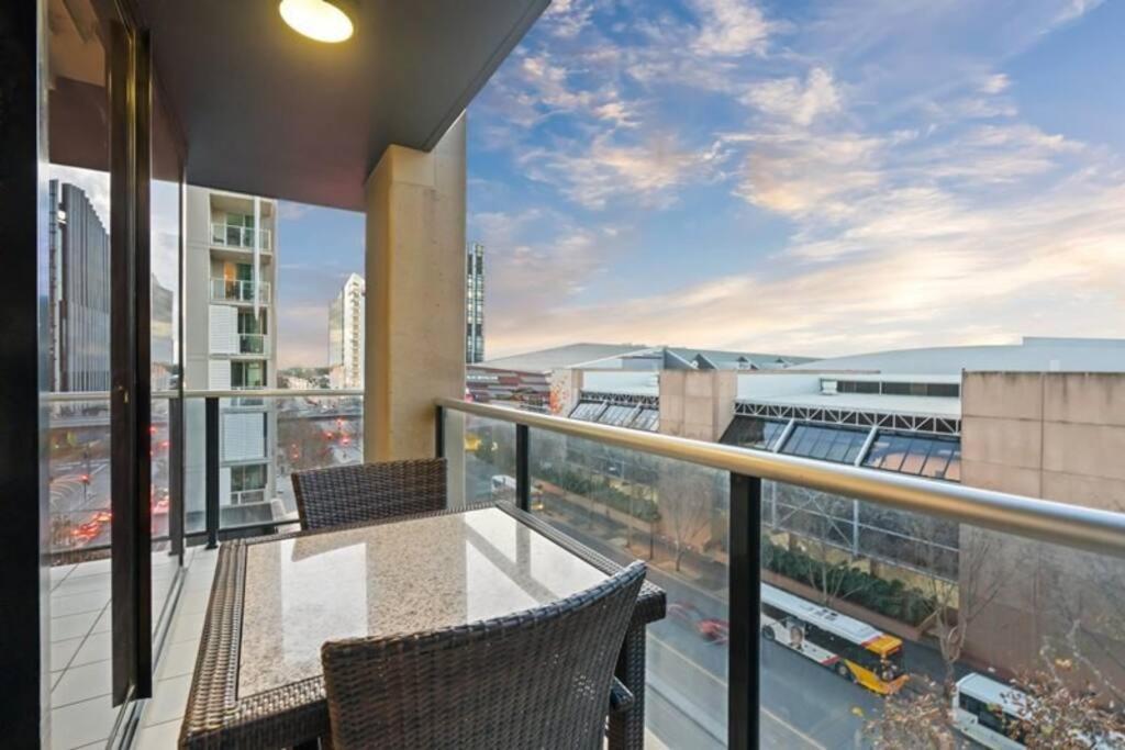 New Heights On North Terrace - 2br Cbd Views Pool * Adelaide
