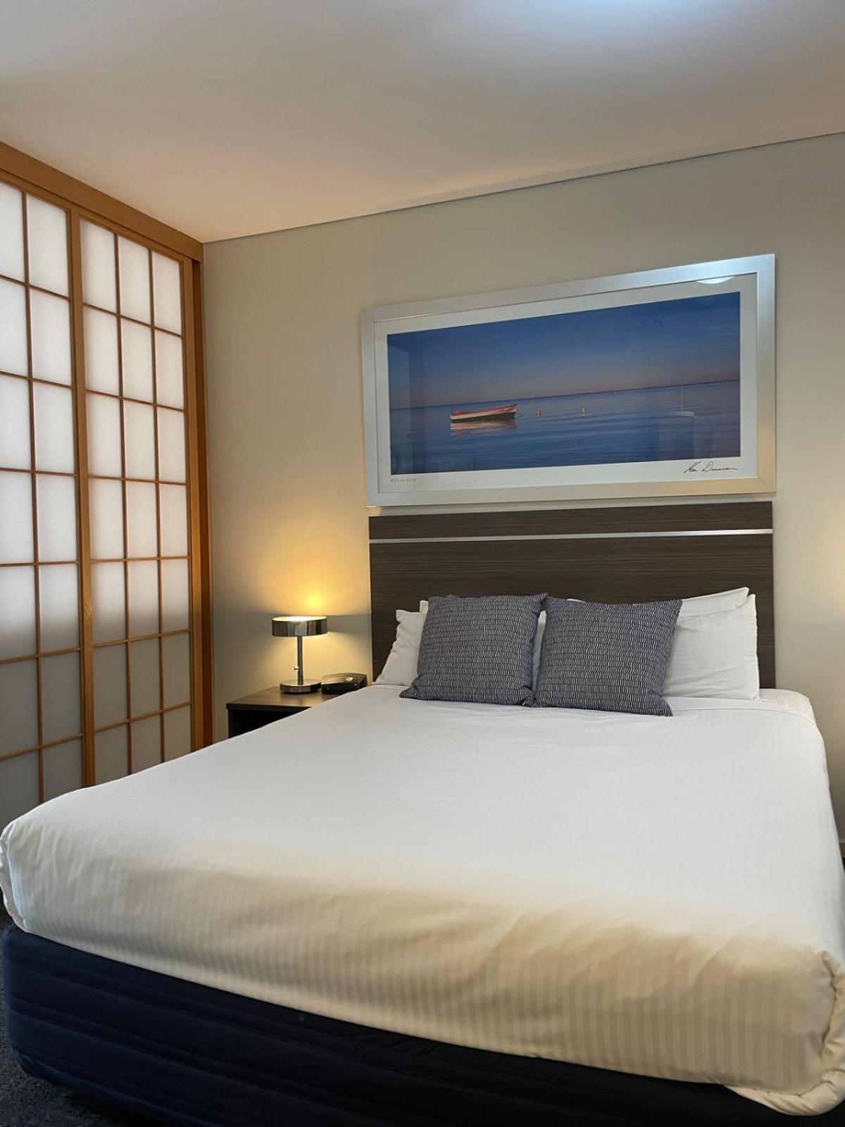 Aparthotel Hume Serviced 4*