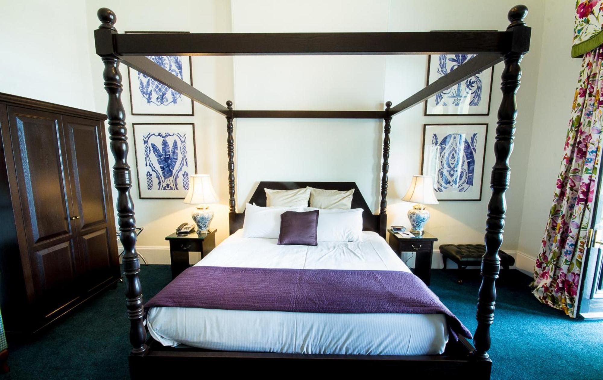 Hotel Largs Pier
