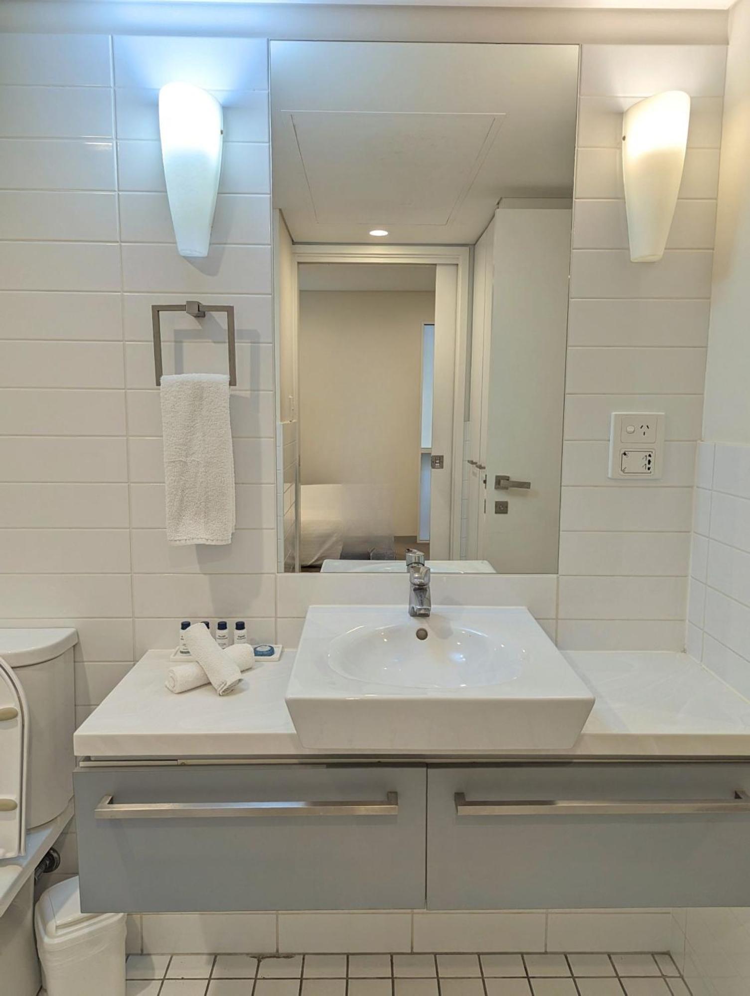 Apartment 1br On North Terrace Adelaide