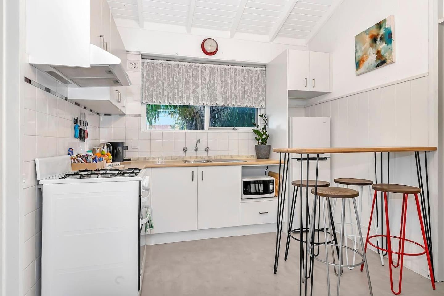 'treetops At Glenelg' Coastal With Leafy Patio * Adelaide