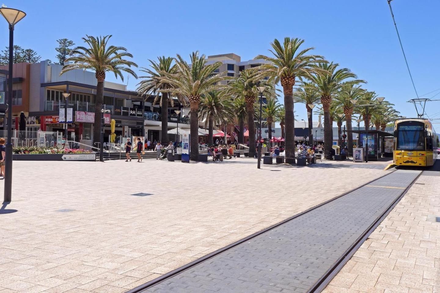 'treetops At Glenelg' Coastal With Leafy Patio Apartment *