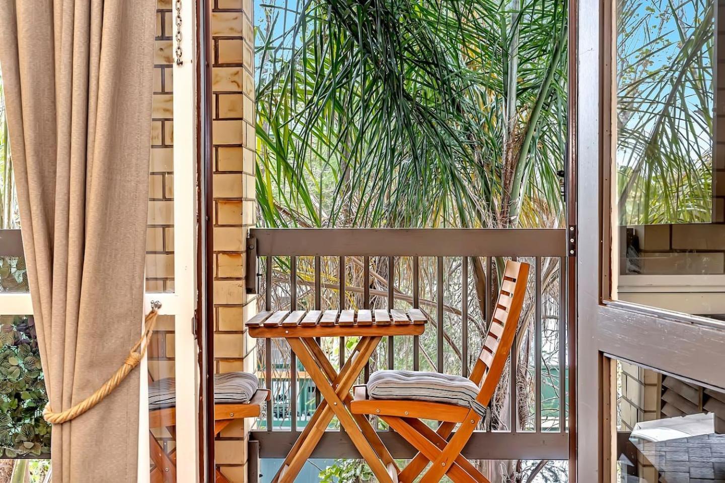 'treetops At Glenelg' Coastal With Leafy Patio Apartment *
