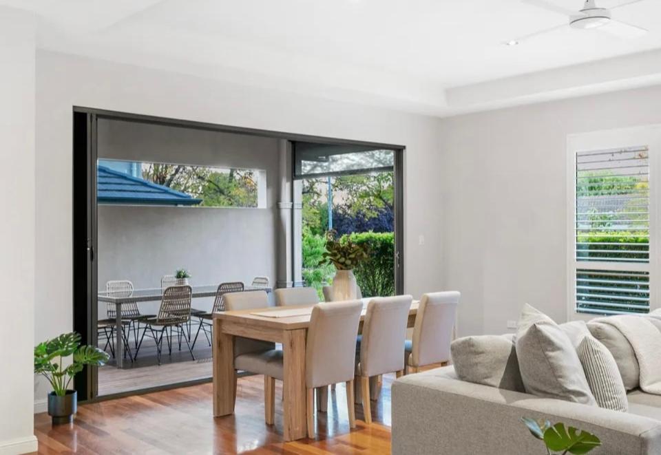 Guest house Sun In The European Style Luxorious Adelaide