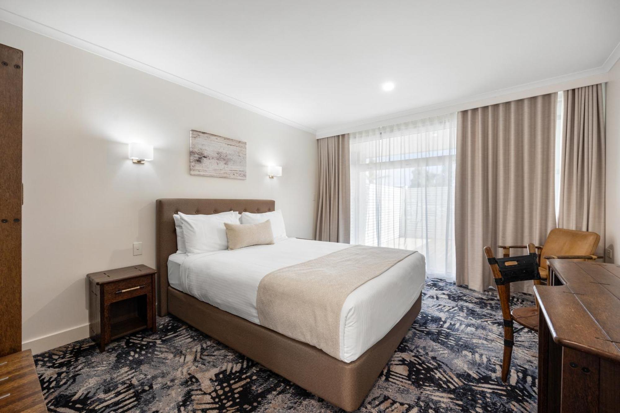 Hotel Western Airport 4*