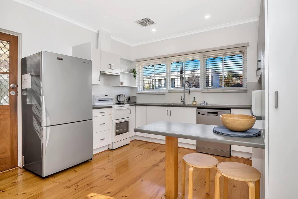 West Hideaway - A Relaxed Coastal Locale Holiday home *