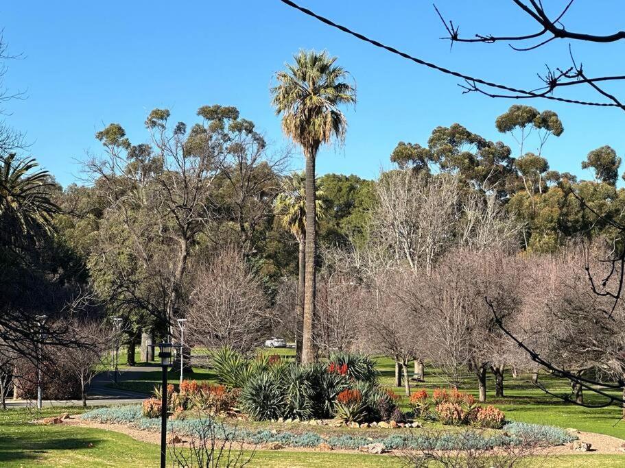 Relaxing Garden View Apartment Adelaide
