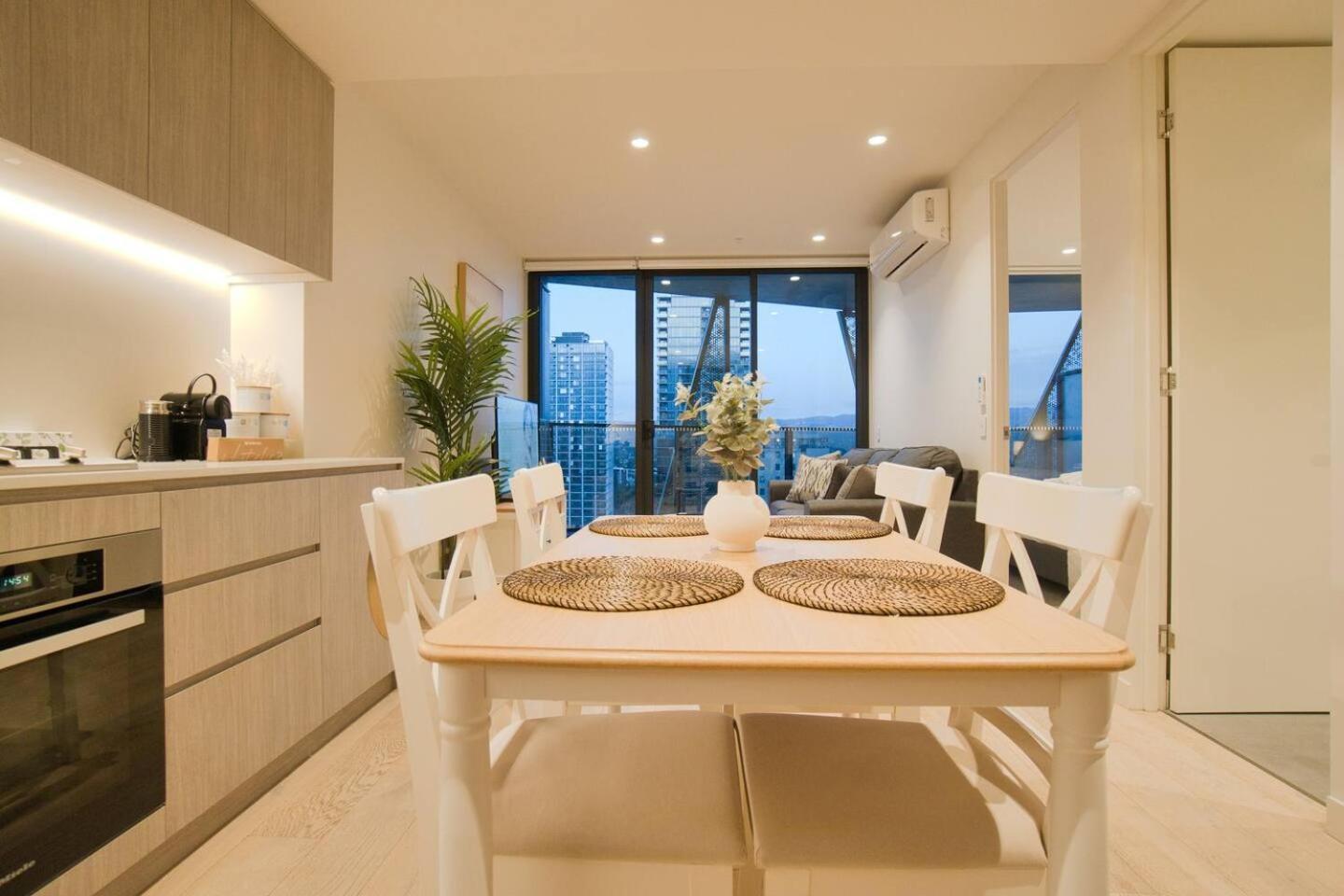 Coastal Retreat In Realm - Luxe 1br Oasis Adelaide