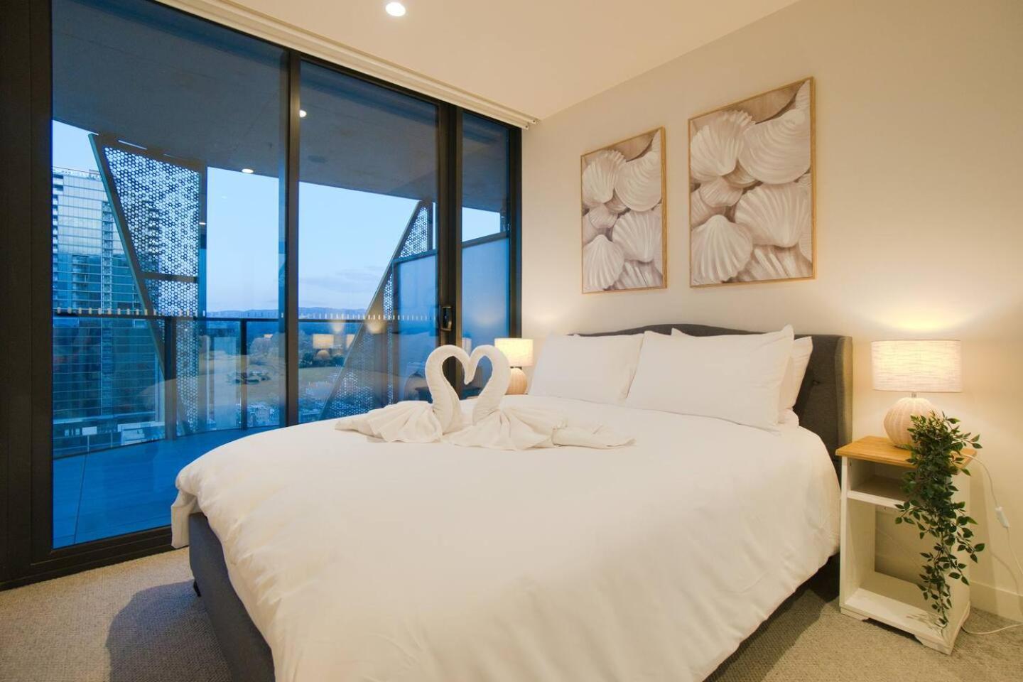 Coastal Retreat In Realm - Luxe 1br Oasis * Adelaide
