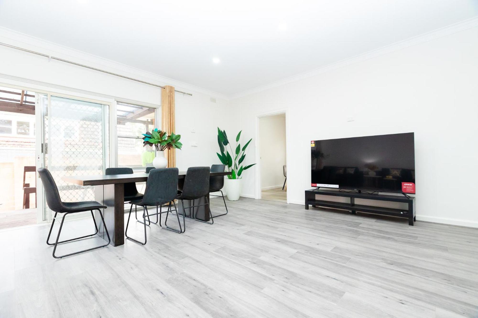 Escape And Business-3bath Full Kitchen Fast Wifi 3tv-for Large Families And Group Guest house Adelaide