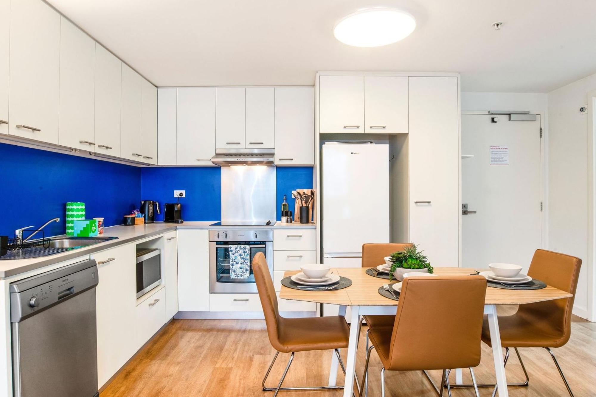 Apartment The Waymouth Executive I Workspace I Free Parking *