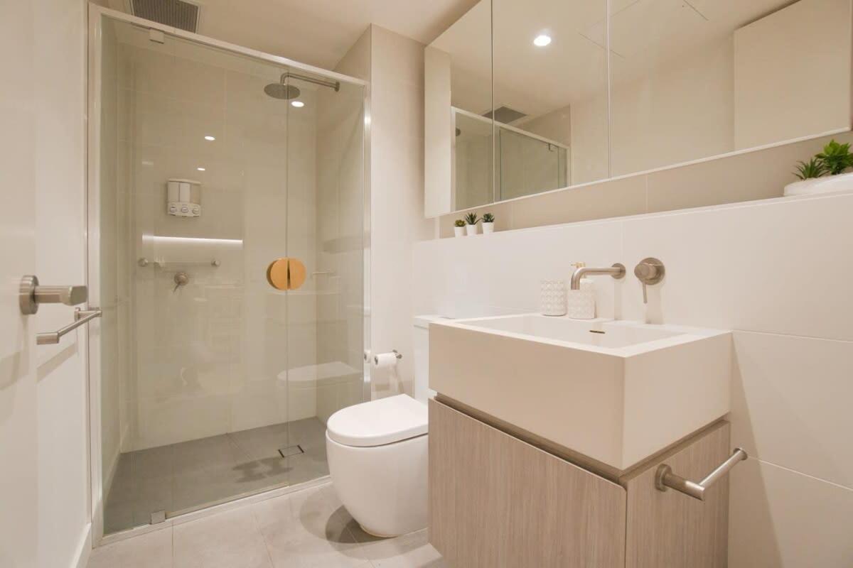 Coastal Retreat In Realm - Luxe 1br Oasis * Adelaide