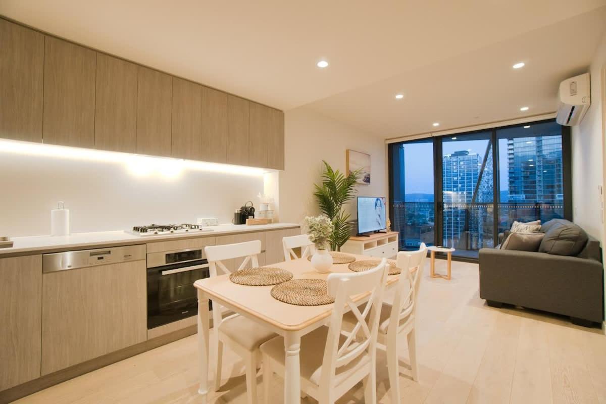 Apartment Coastal Retreat In Realm - Luxe 1br Oasis *