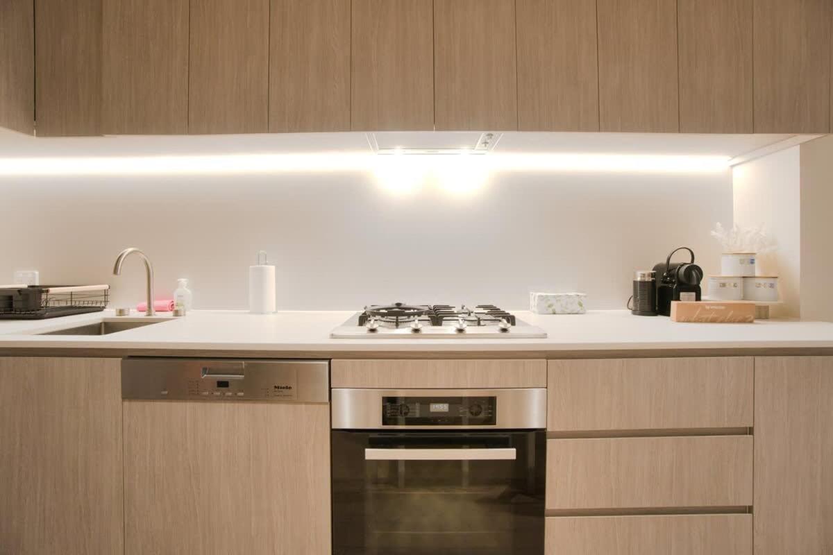 Apartment Coastal Retreat In Realm - Luxe 1br Oasis Adelaide